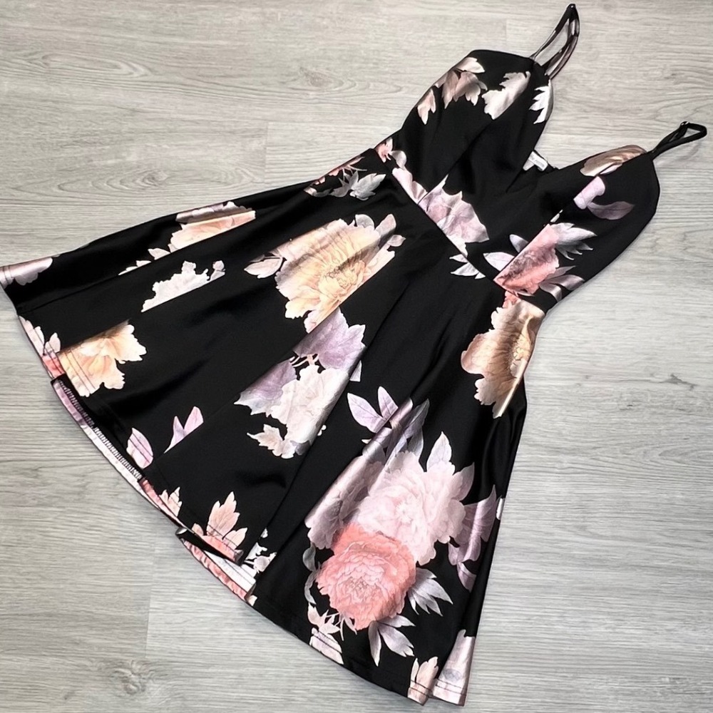 Charlotte Russe Fit Flare Dress Spaghetti Strap V Neck XS Black Floral Print
